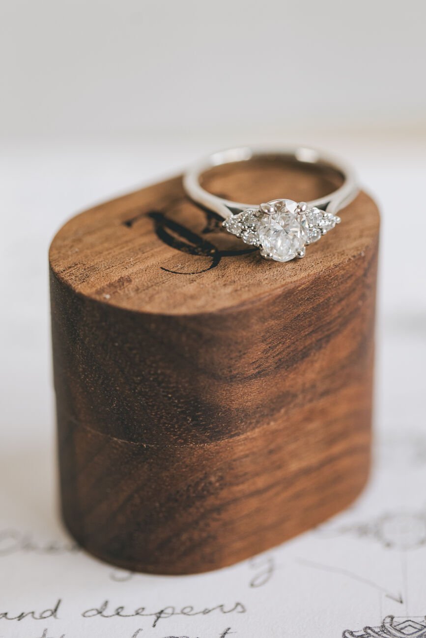 Oval Diamond engagement ring with trefoil diamonds on the shoulders - Boutee