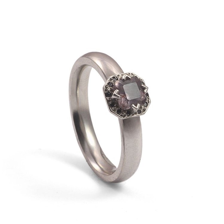 Aquila - Platinum Sapphire and Black Diamond Halo Ring - Boutee
