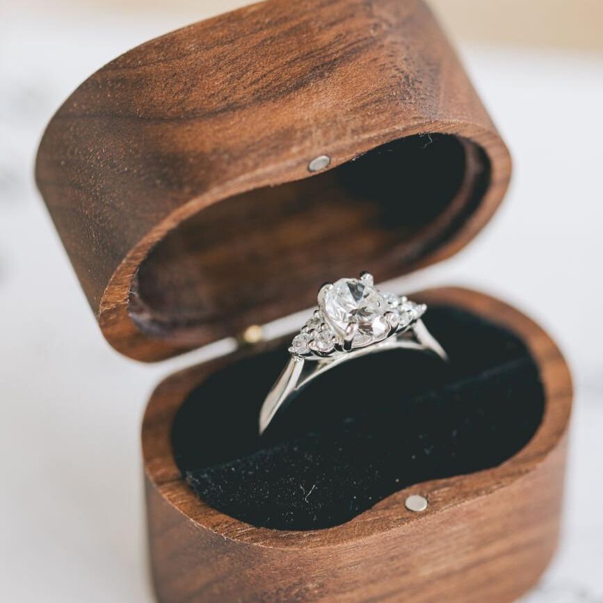 Oval Diamond engagement ring with trefoil diamonds on the shoulders - Boutee