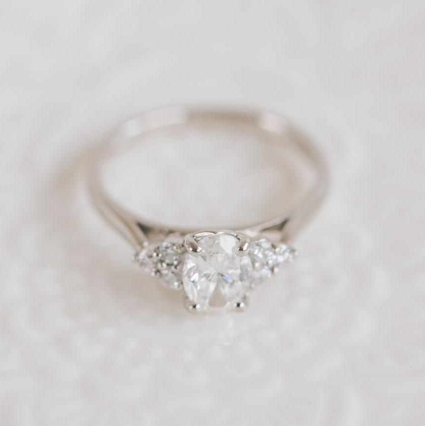 Oval Diamond engagement ring with trefoil diamonds on the shoulders - Boutee