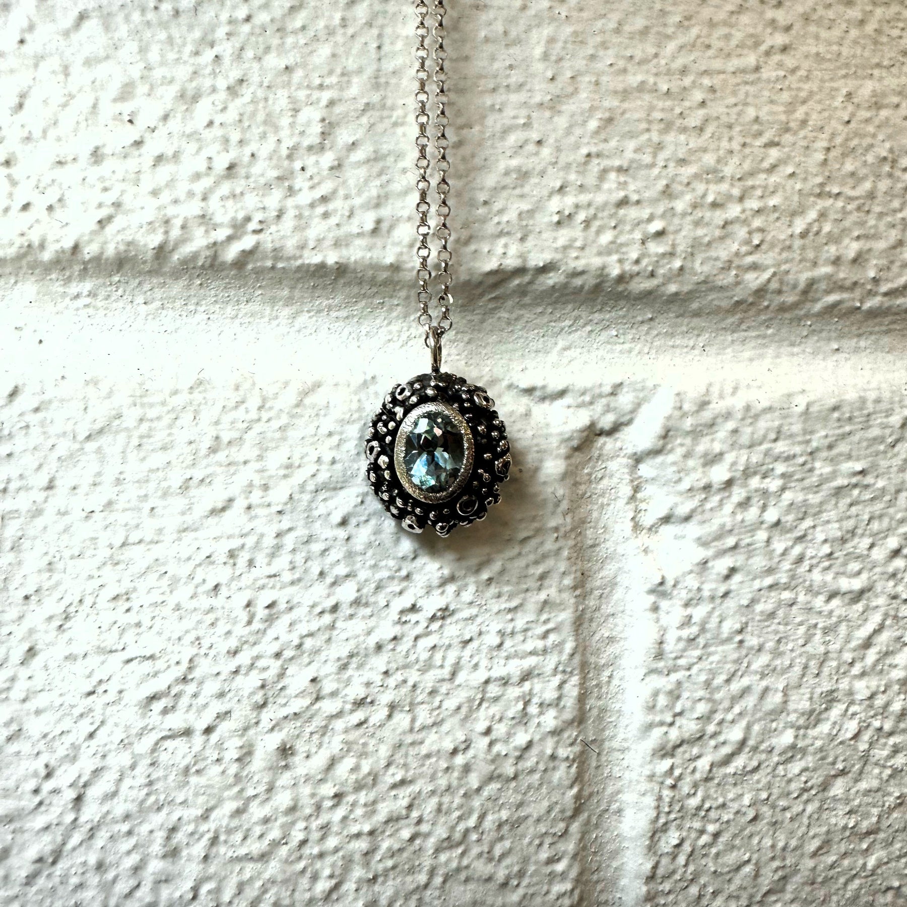 The Barnacle Halo pendant - Boutee