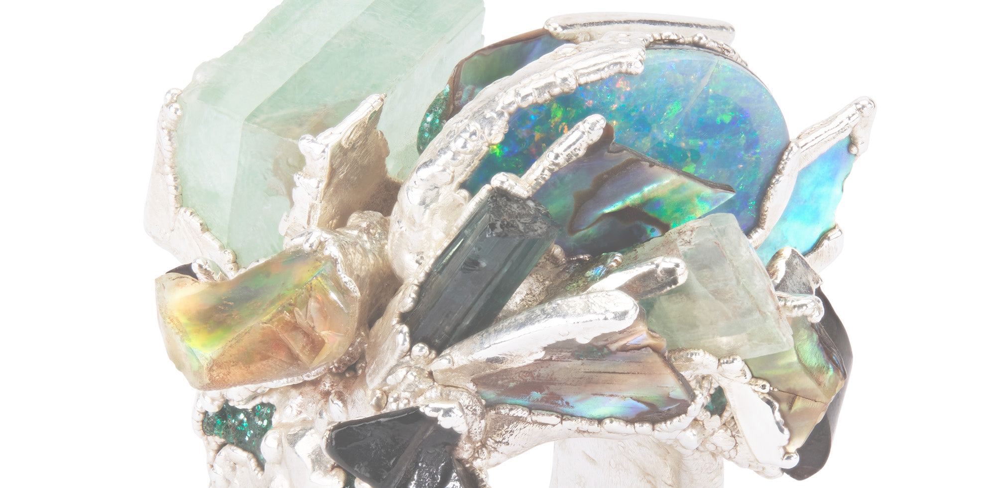 Close up of a bespoke ring made by Maud Traon