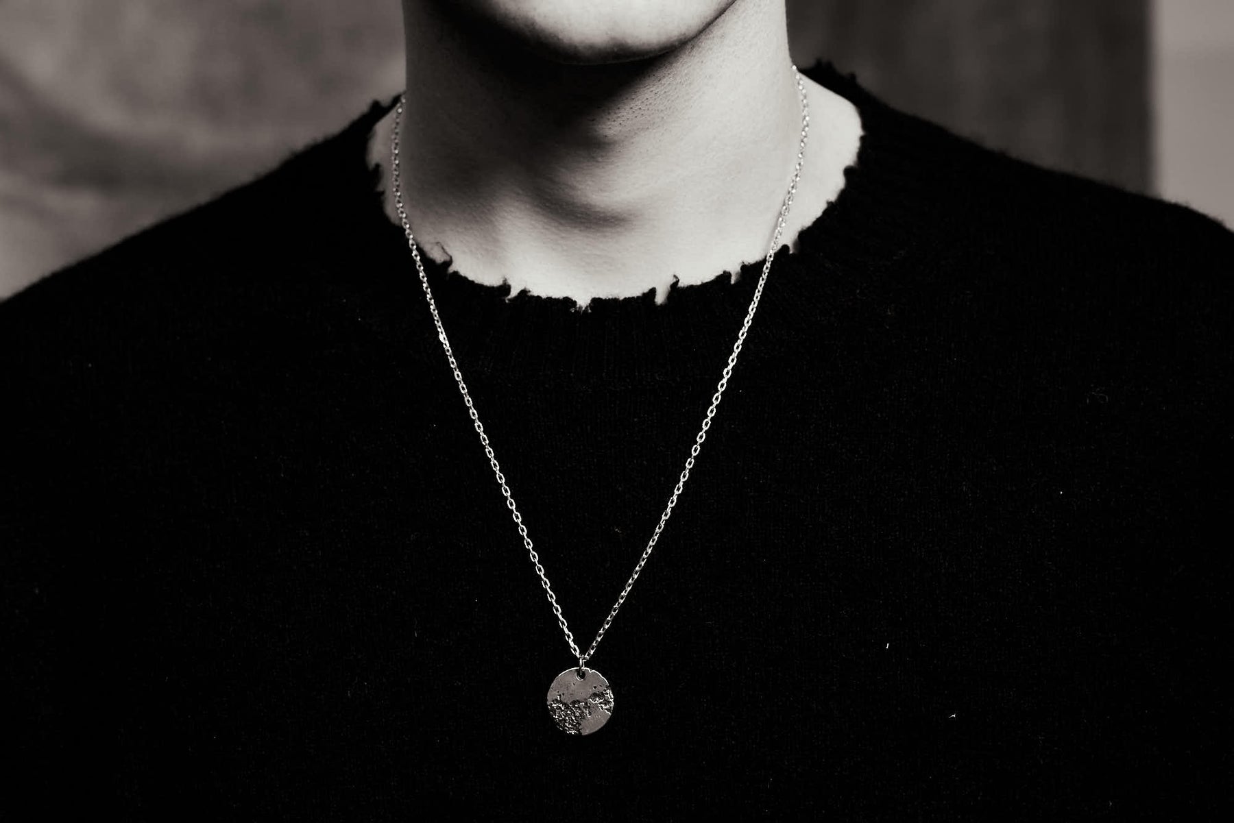 Corrupted Circle Necklace - Boutee