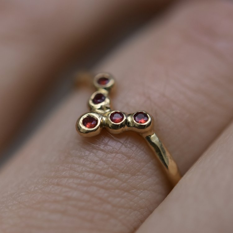 Ruby Tiara Ring in 18ct Yellow Gold - Boutee