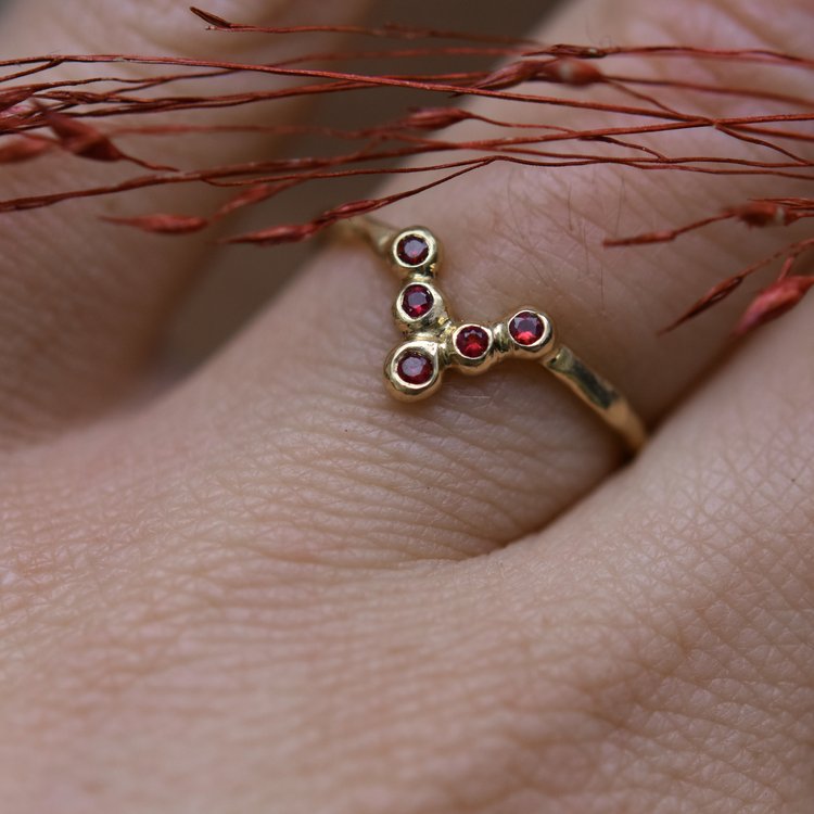 Ruby Tiara Ring in 18ct Yellow Gold - Boutee