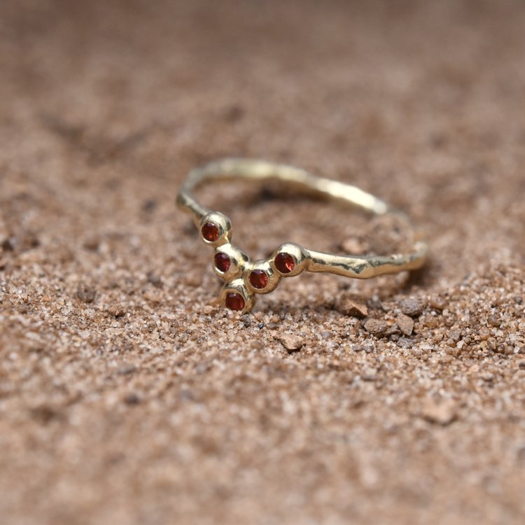 Ruby Tiara Ring in 18ct Yellow Gold - Boutee