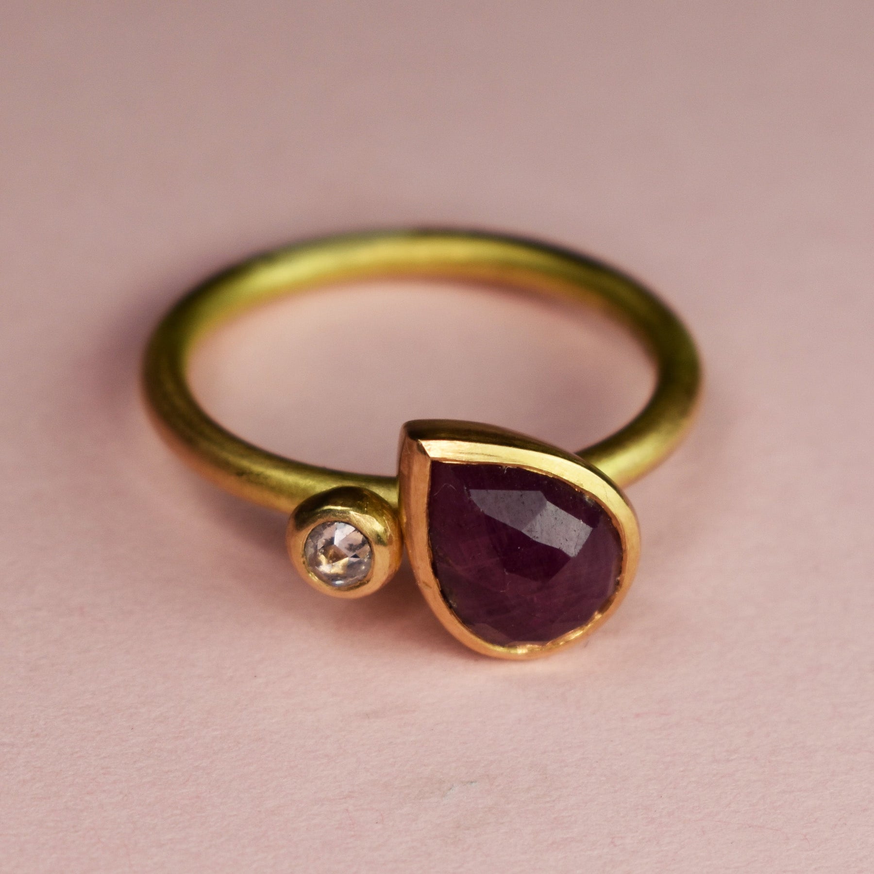 22ct & 18ct Gold Ring With Ruby and Pink Diamond - Boutee