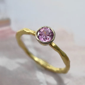 Pink Sapphire Solitaire set in 18ct White & Yellow Fairtrade Gold. - Boutee