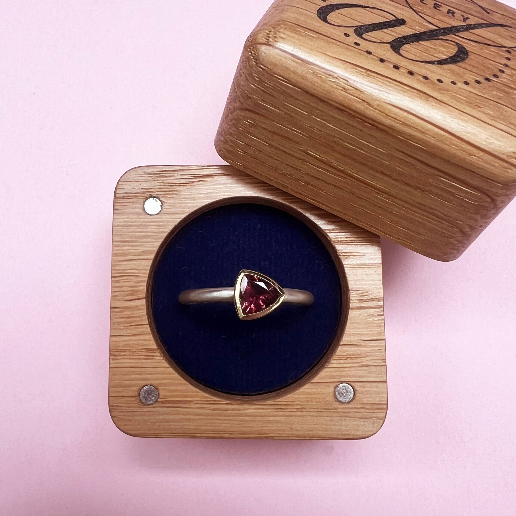 18ct Gold Set Garnet Ring