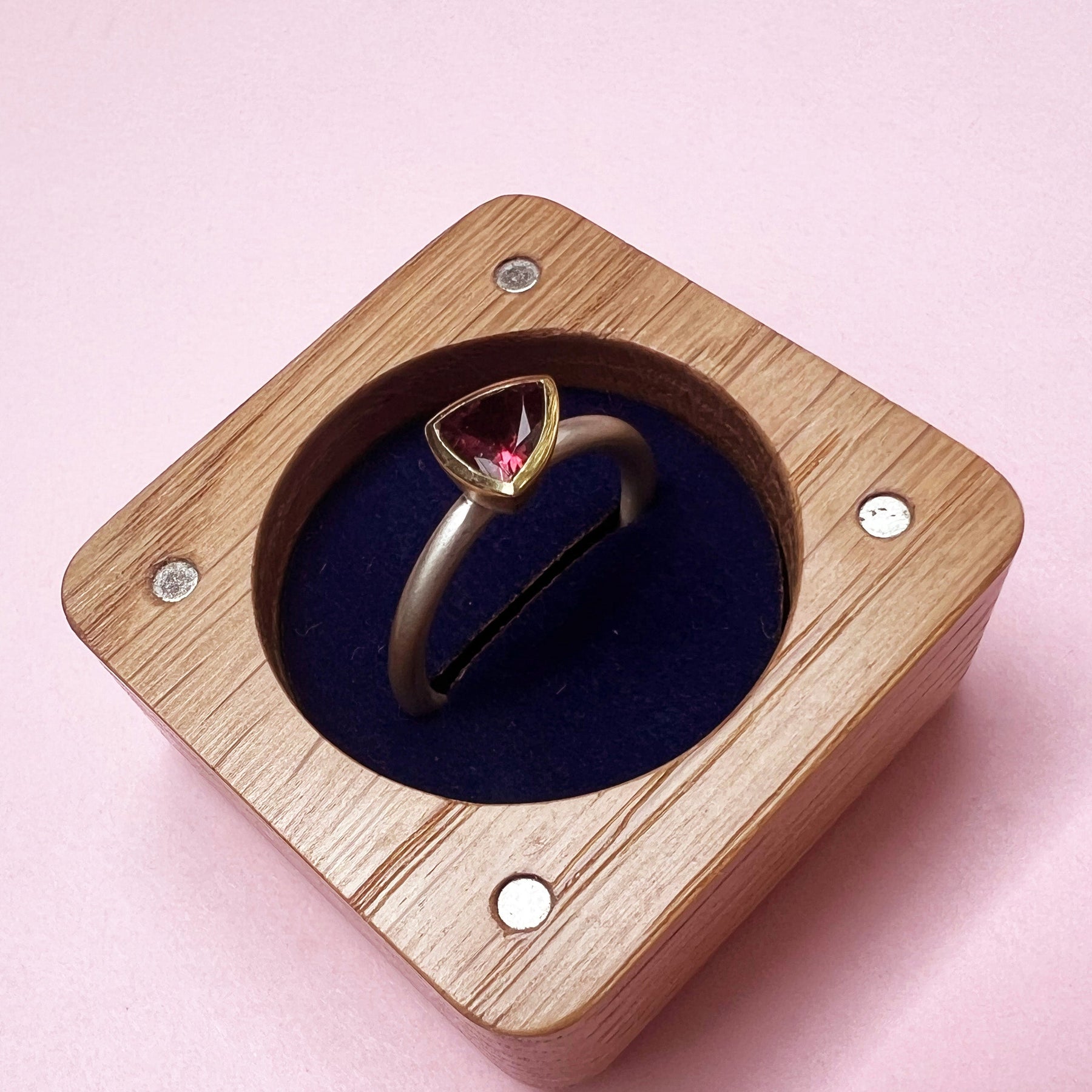 18ct Gold Set Garnet Ring