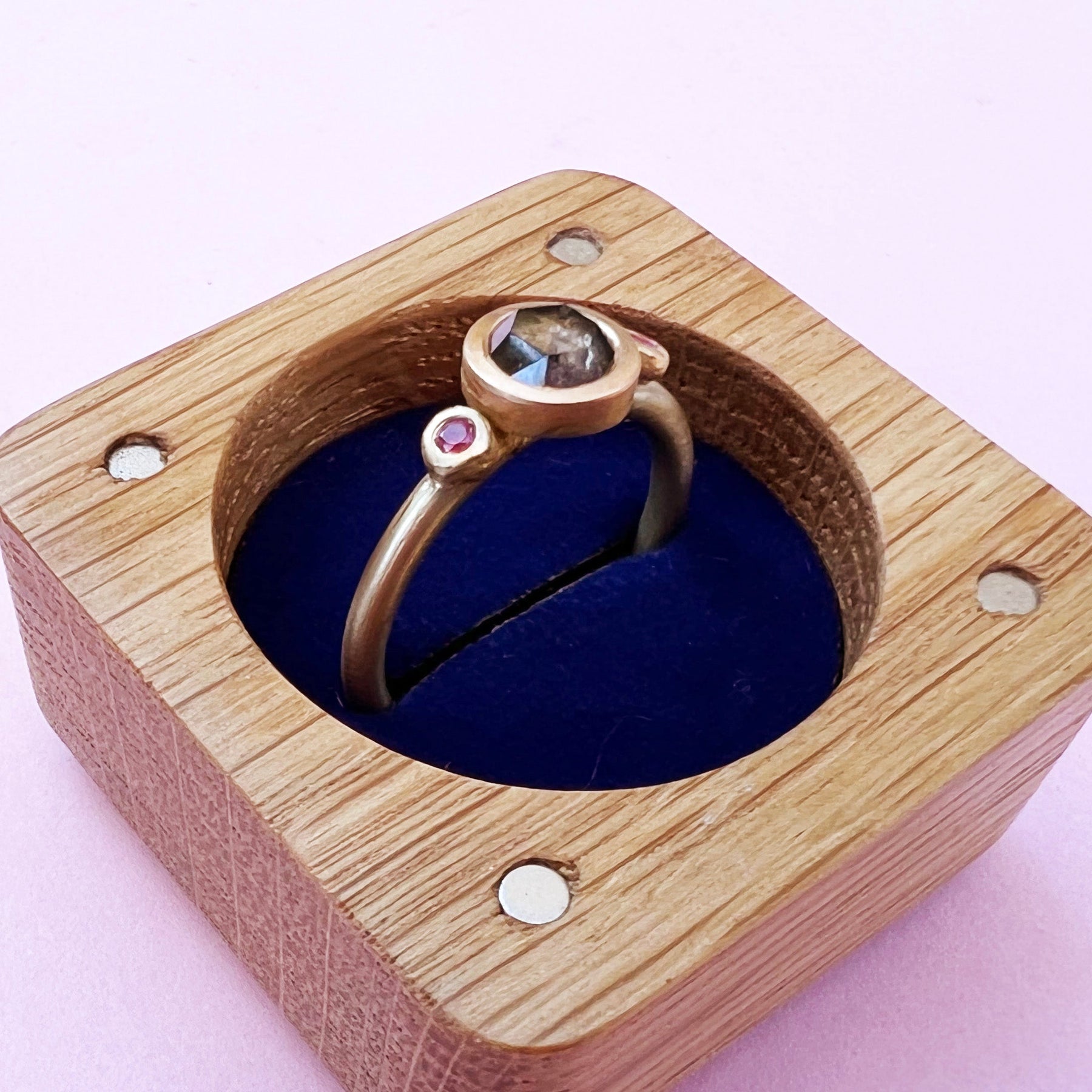 22ct & 9ct Gold Salt & Pepper Diamond & Sapphire Ring - Boutee