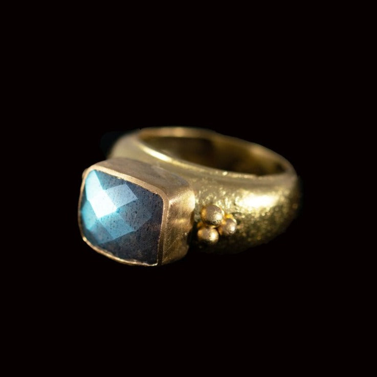 Labradorite Ring - Boutee