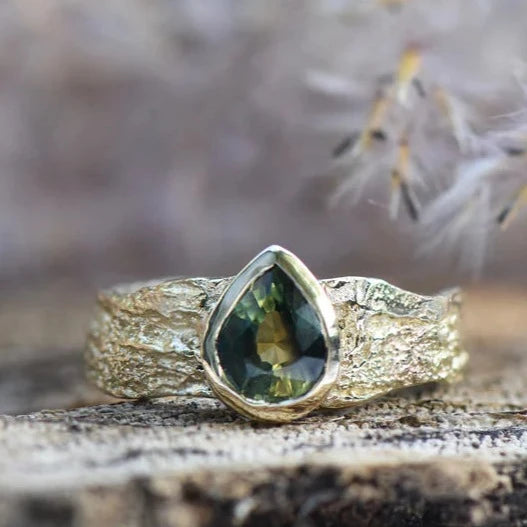 14ct Gold and Green Montana Sapphire on wide London Plane Band - Boutee