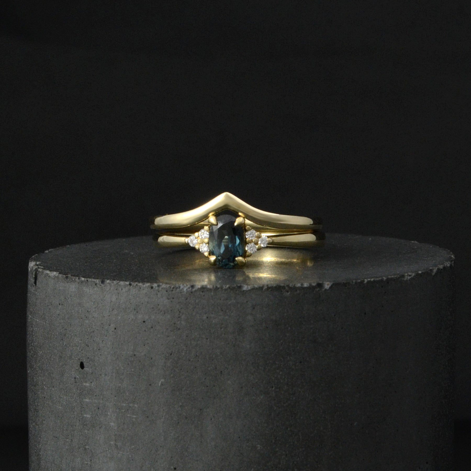 Rae II - Thin Wishbone Wedding Ring - Boutee