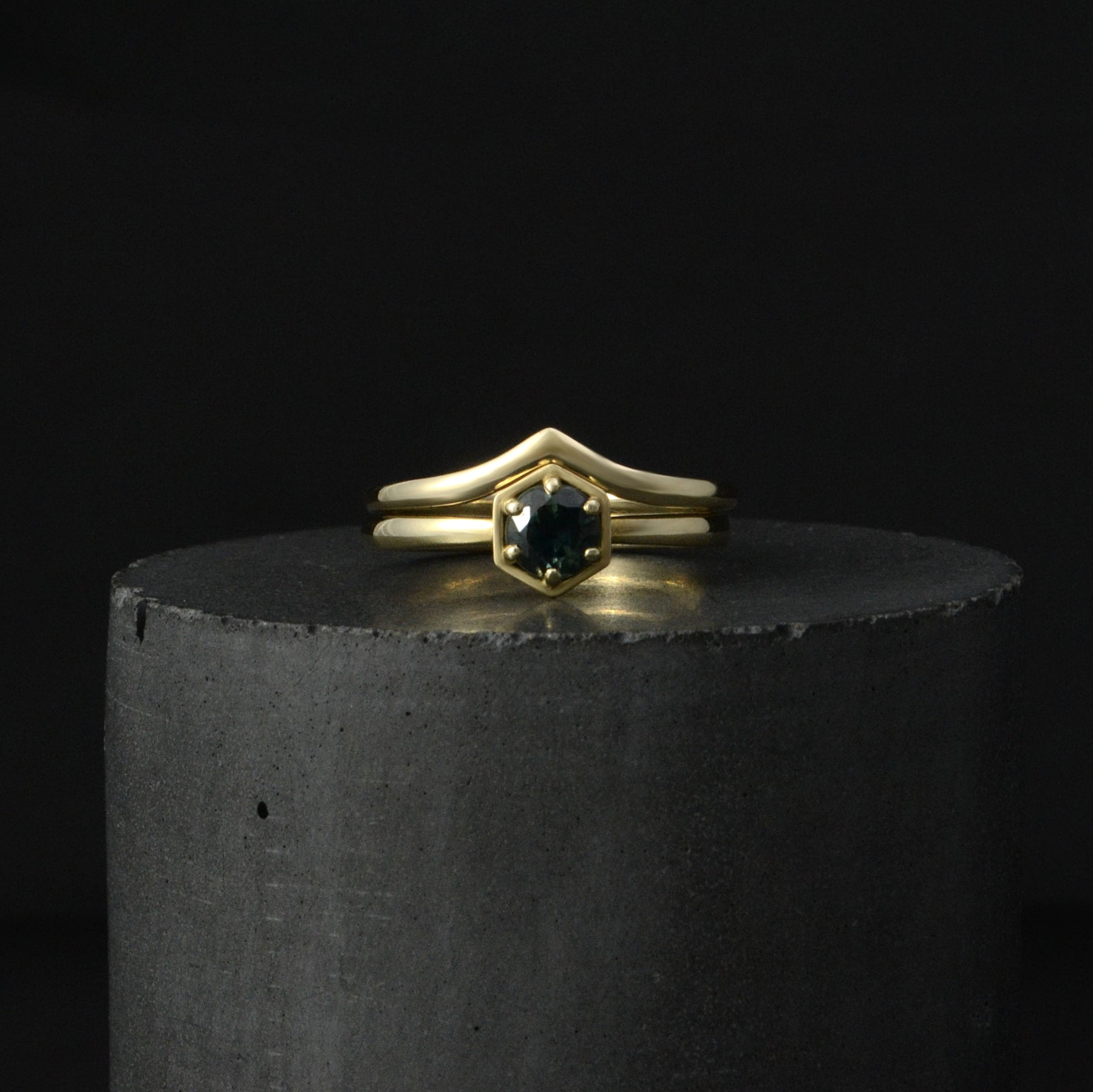 Rae II - Thin Wishbone Wedding Ring - Boutee