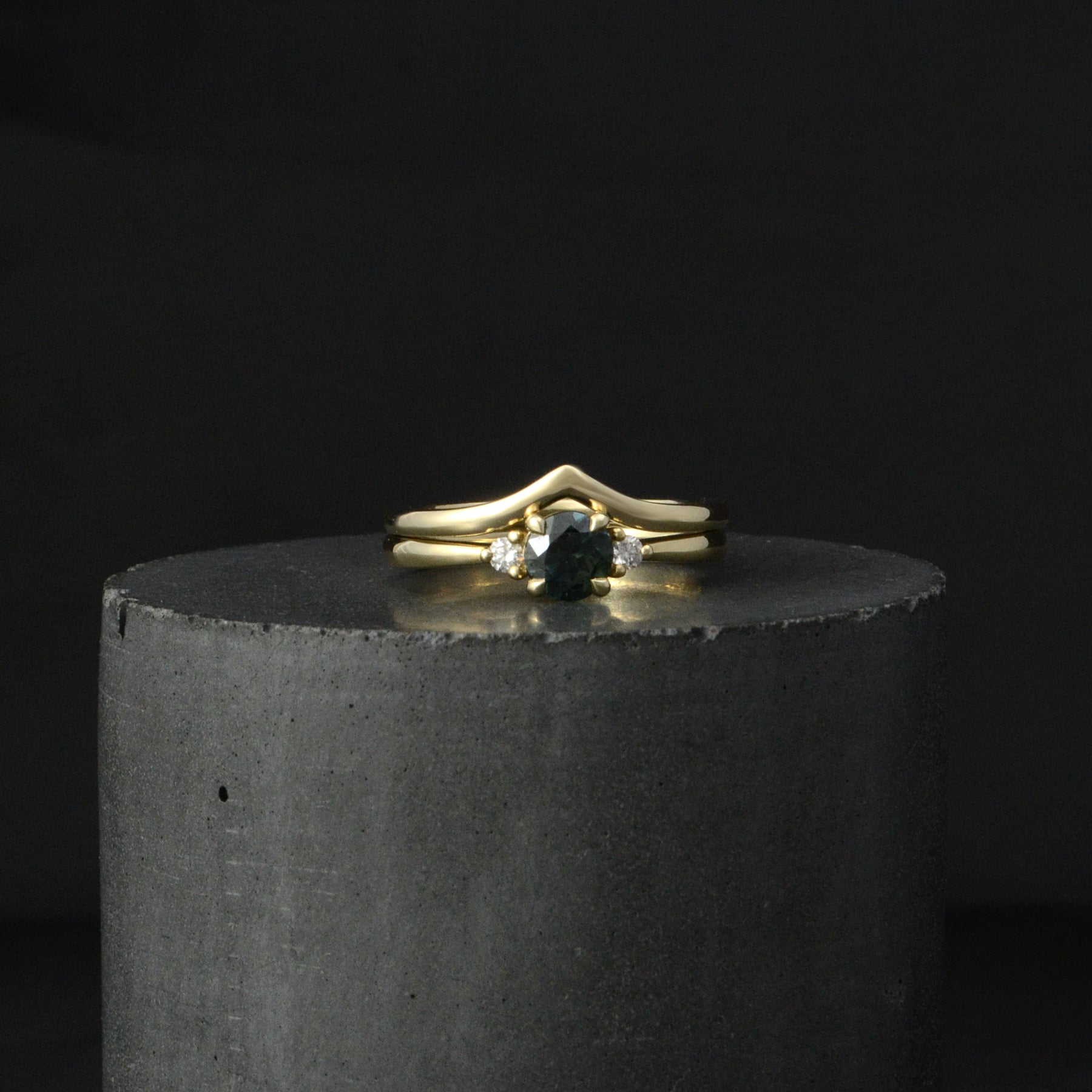 Rae II - Thin Wishbone Wedding Ring - Boutee