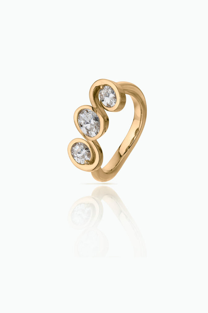 Lualaba Three Stone Diamond Ring - Boutee