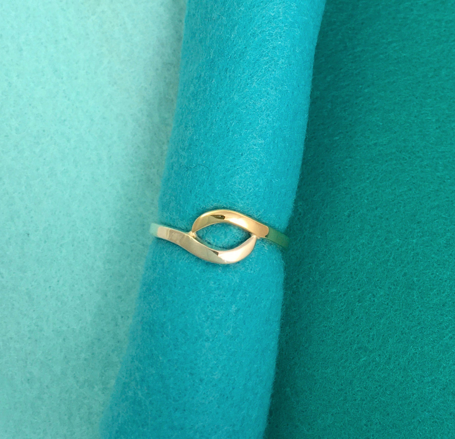 Infinity Wave Oval Two-Tone Ring - Boutee