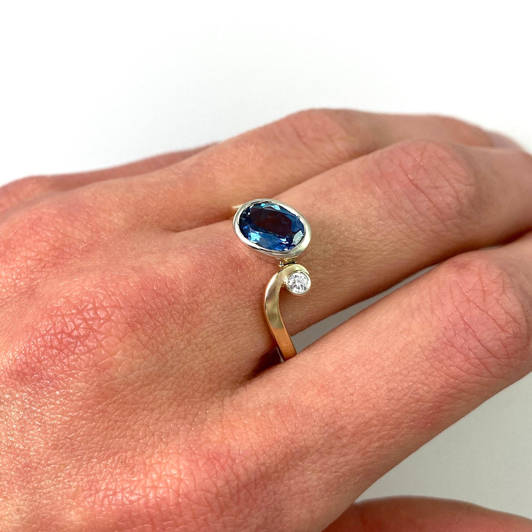 Ocean Wave Aquamarine and Diamond ring - Boutee