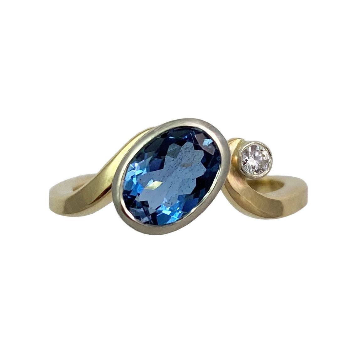 Ocean Wave Aquamarine and Diamond ring - Boutee