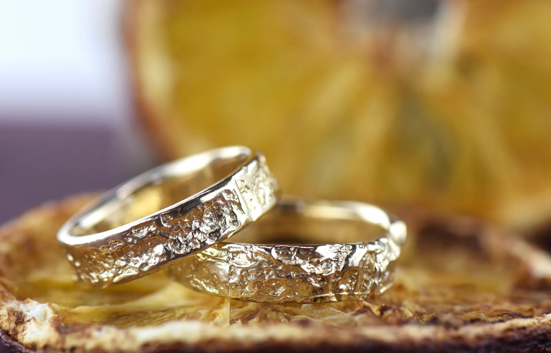 14ct Gold Subtle English Oak Band - Boutee