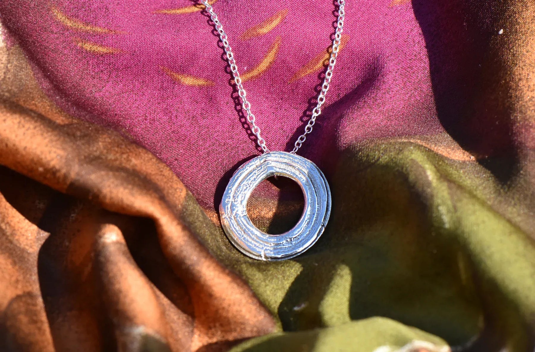 Flat Silver Oak Hoop Necklace - Boutee