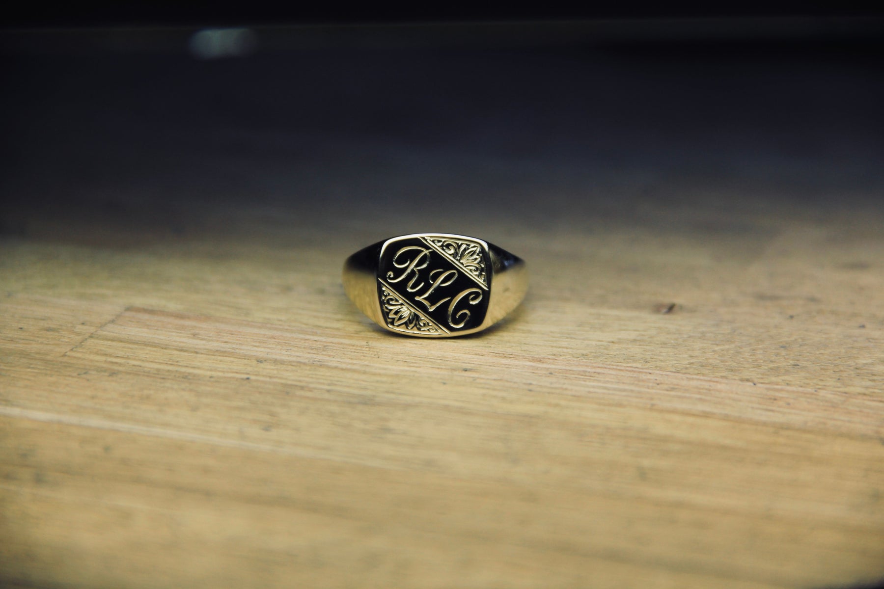 9ct Yellow Gold Signet Ring - Boutee