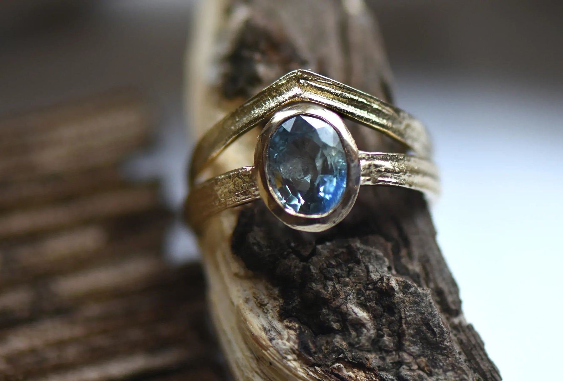 9ct Gold English Oak V Band - Boutee