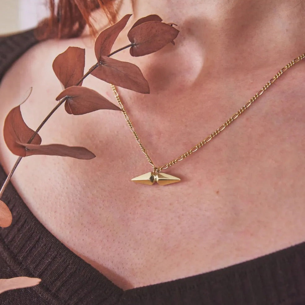 Facet Gold T-Bar Pendant Necklace - Boutee