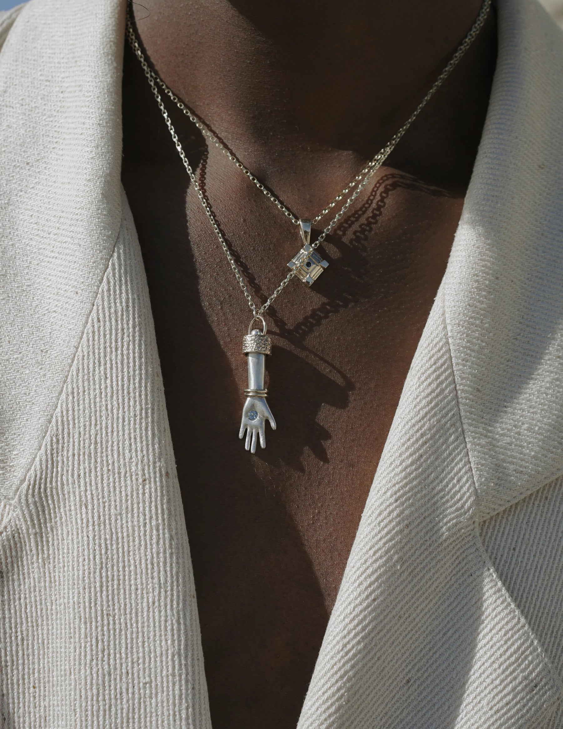 Manus Talisman II - Boutee
