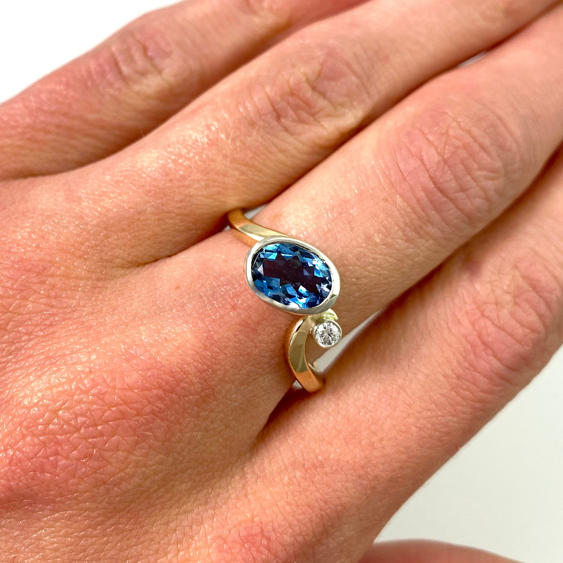 Ocean Wave Aquamarine and Diamond ring - Boutee