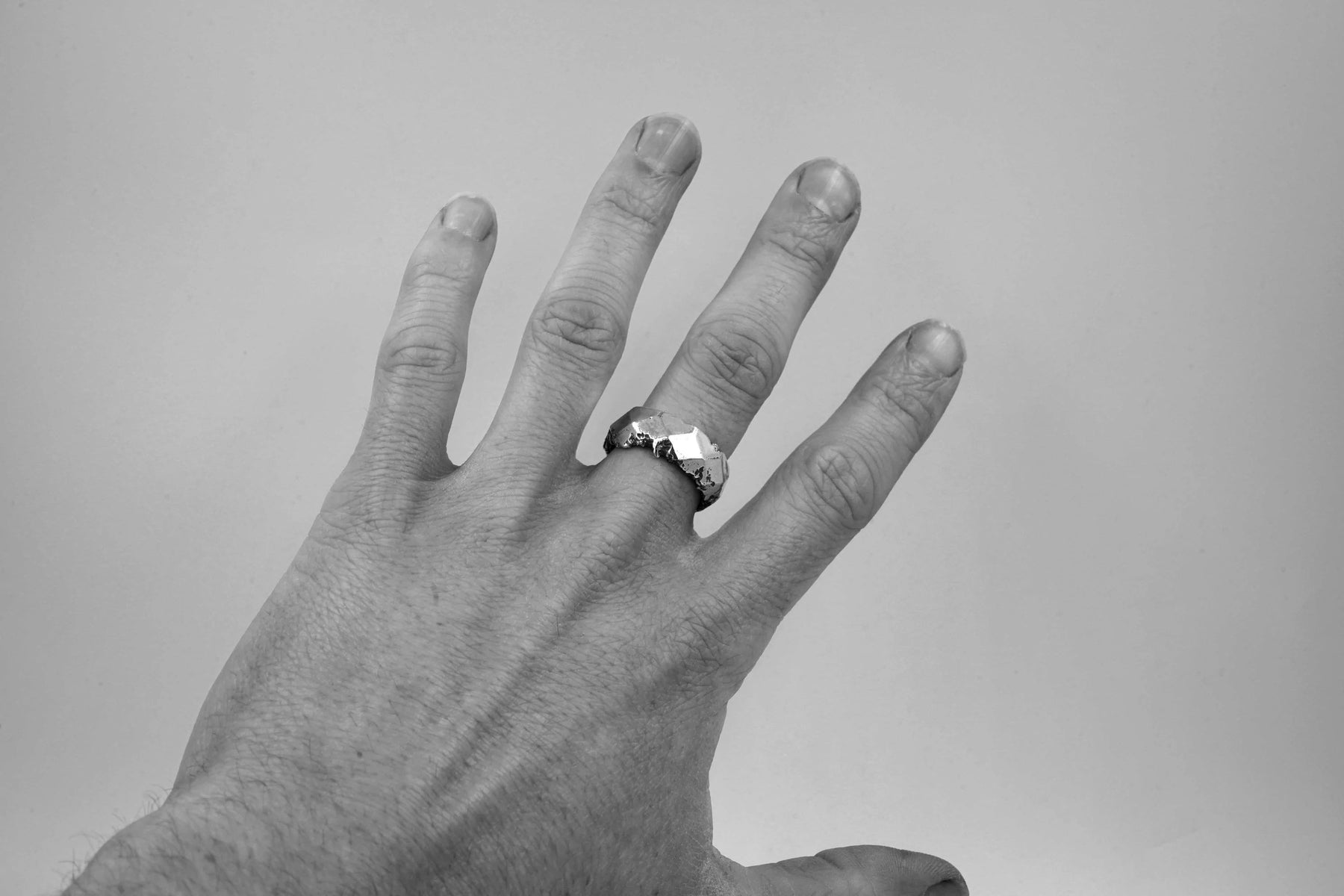 Corrupt Glinter Ring - Boutee