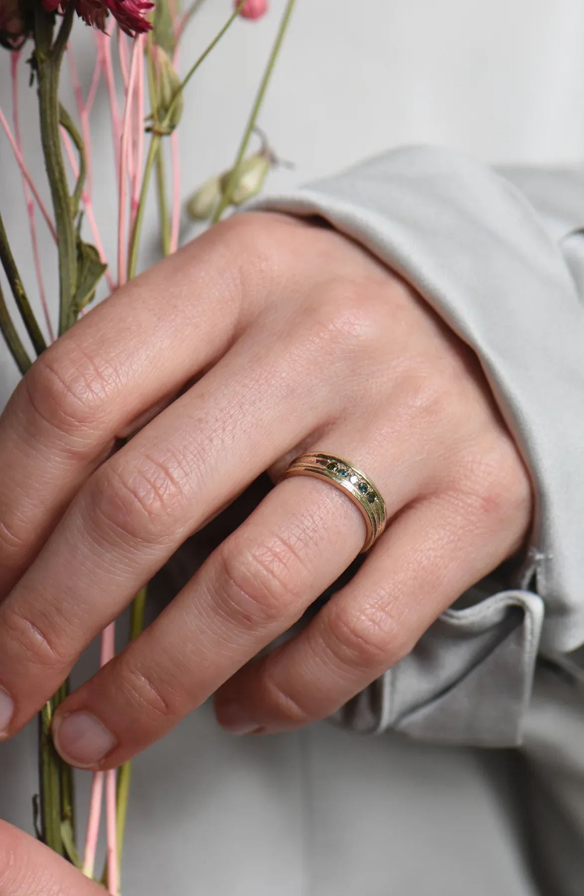 14ct Gold English Oak Ring With Five Stones - Boutee