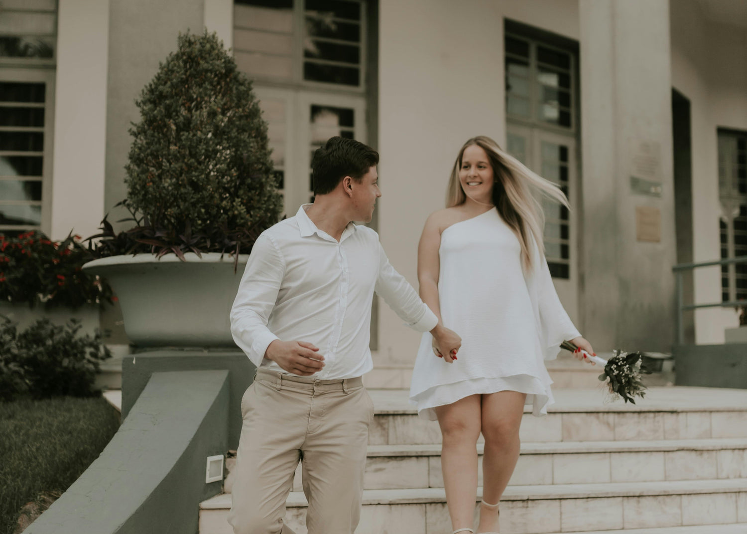 Choosing the Perfect Engagement Ring for Fuller Fingers