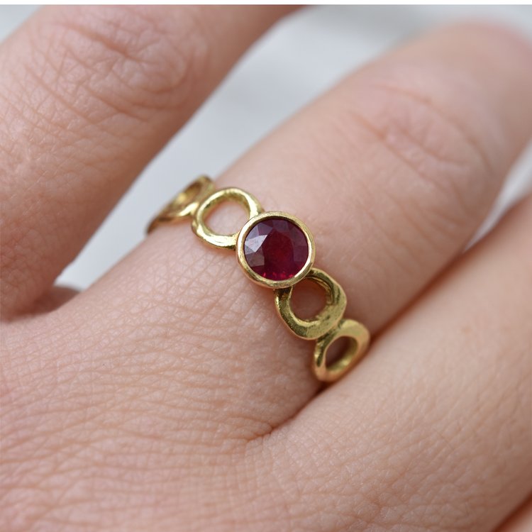 Ruby Set 18ct Bubble Ring - Boutee