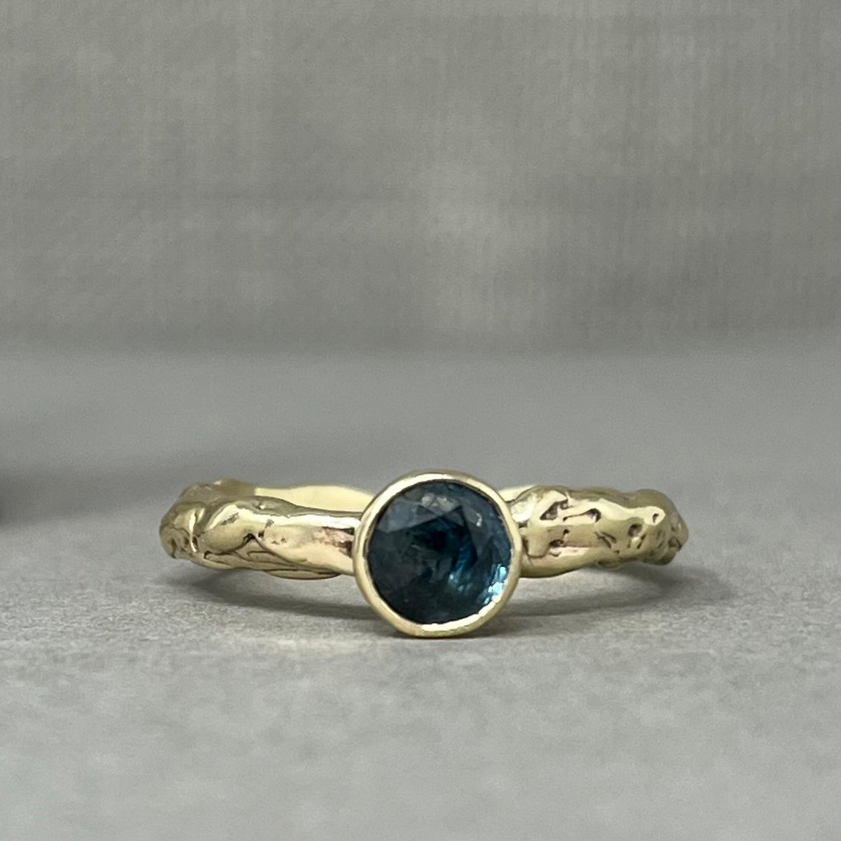 Montana Sapphire Gold Engagement Ring - Boutee