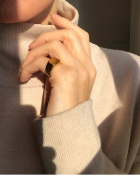 Engraved Arlo Signet Ring - Boutee