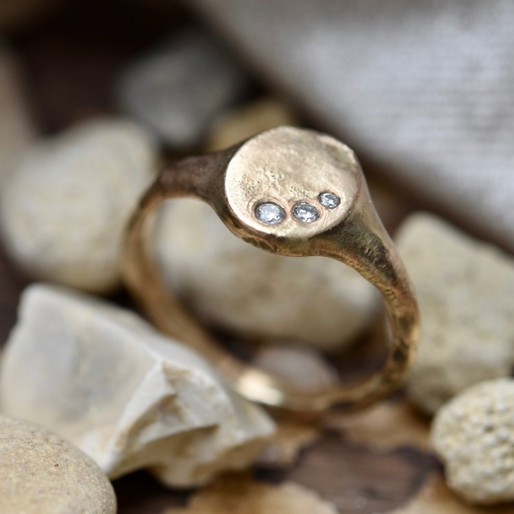 Melty 9ct Yellow Gold and Diamond Signet Ring - Boutee