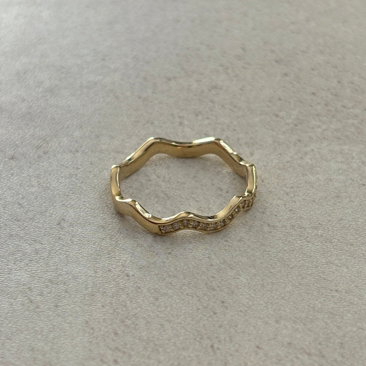 A Gentle Wave Ring - Boutee