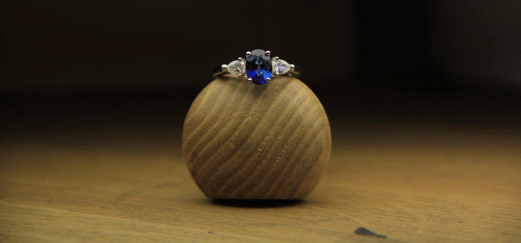Ceylon Sapphire & Pearshape Diamond - Boutee