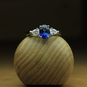 Ceylon Sapphire & Pearshape Diamond - Boutee