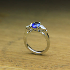 Ceylon Sapphire & Pearshape Diamond - Boutee