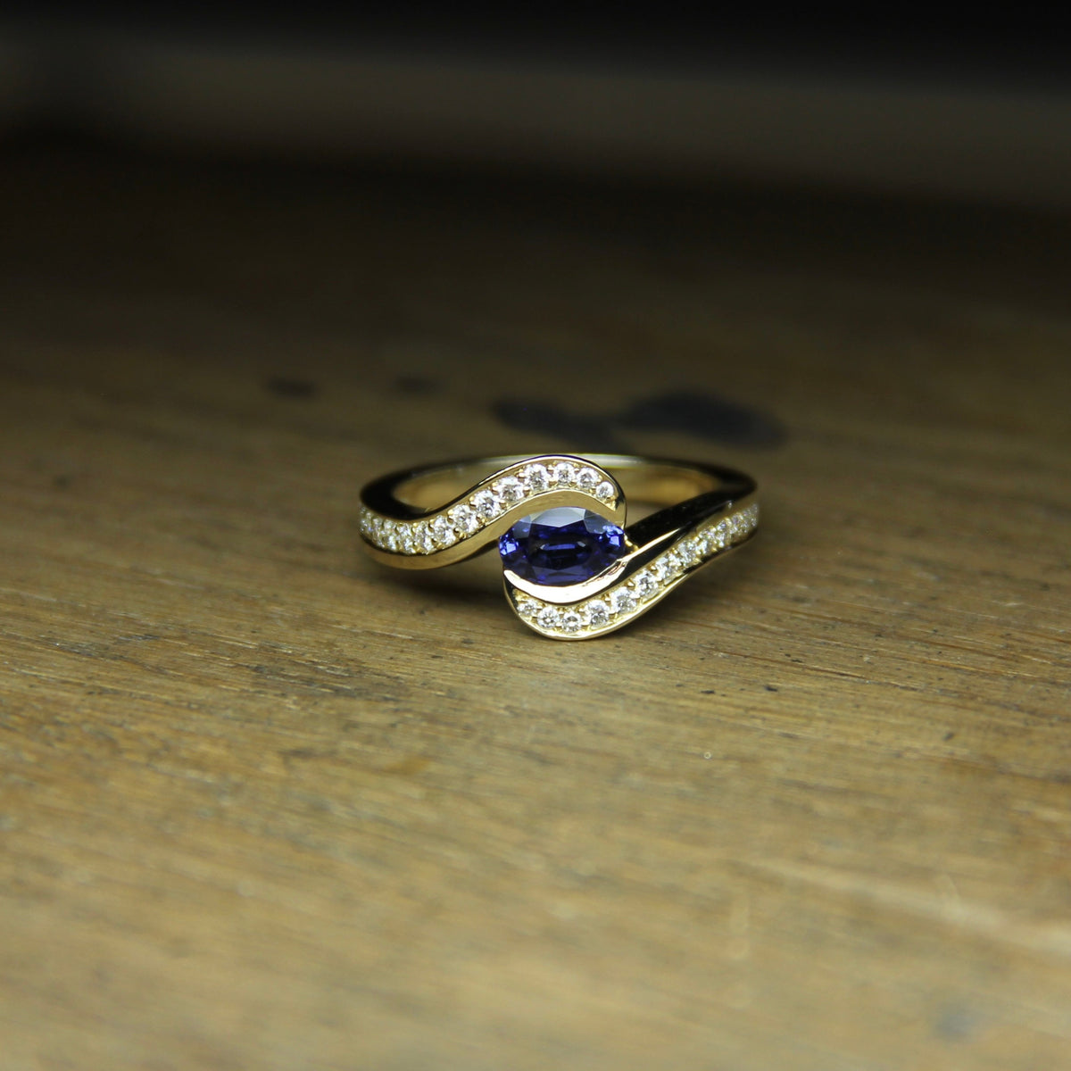 18ct Yellow Gold Ceylon Sapphire & Diamond Ring