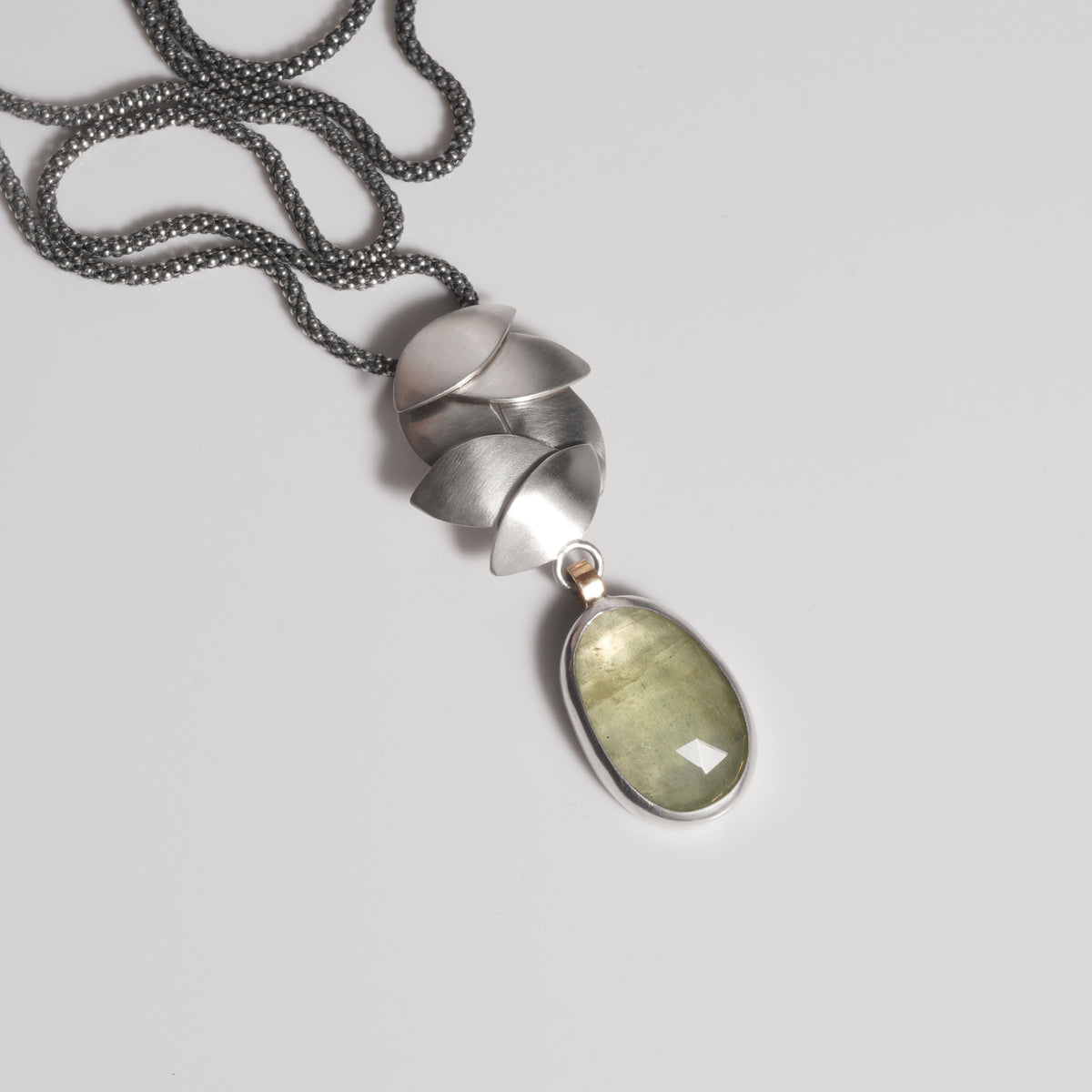 Lotus green beryl necklace - Boutee