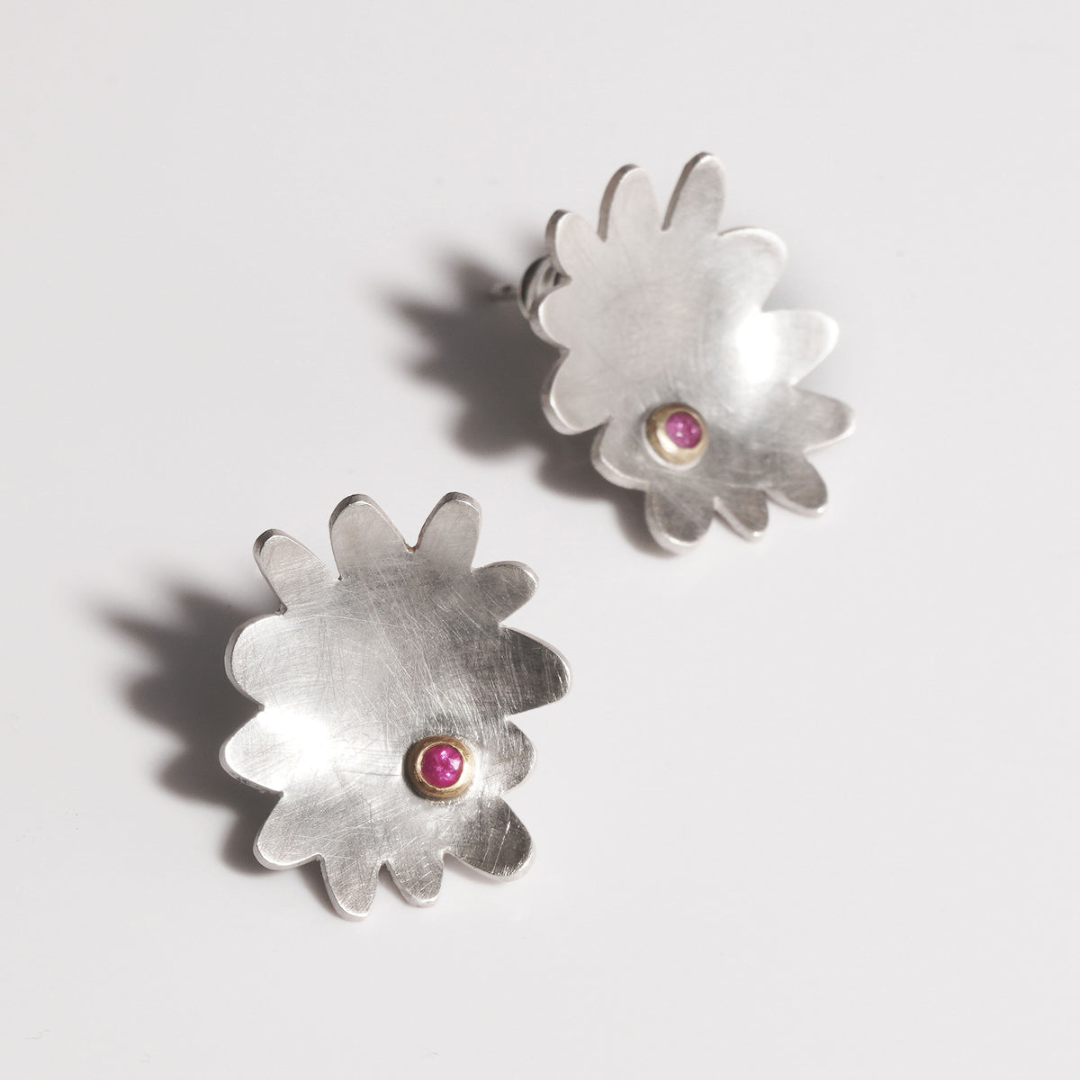 Flower sapphire studs - Boutee