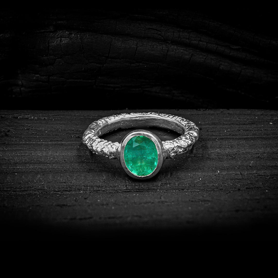 The Molten Emerald Ring - Boutee
