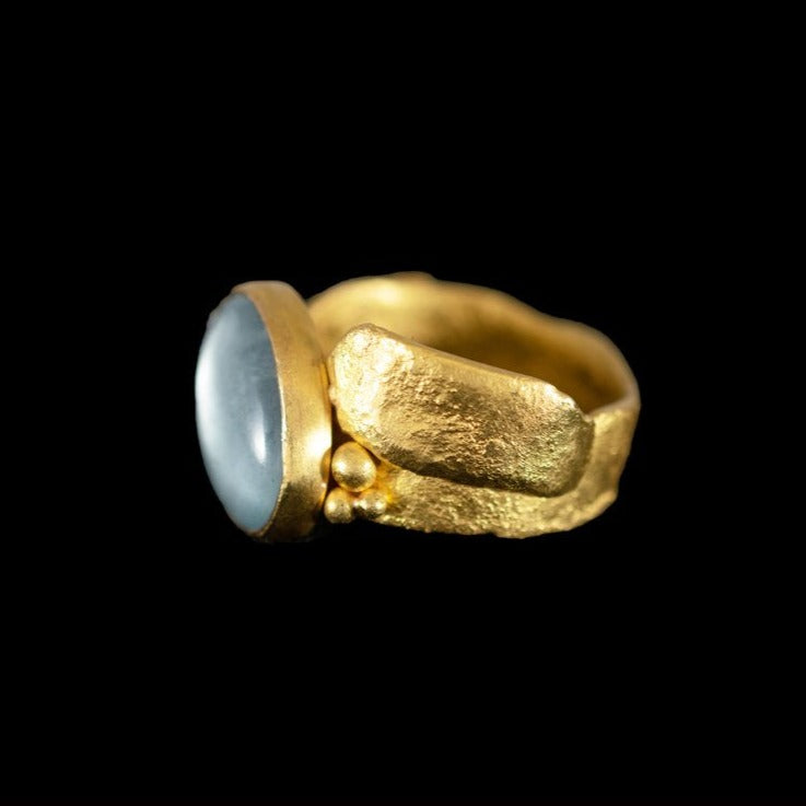 Aquamarine & 22ct Gold Ring