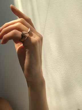 Rae Signet Ring - Boutee