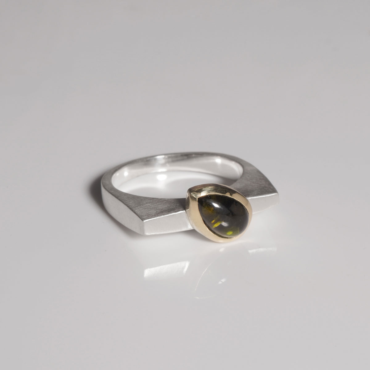 Sculpted gold-set tourmaline ring - Boutee