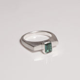 Sculpted green tourmaline ring - Boutee